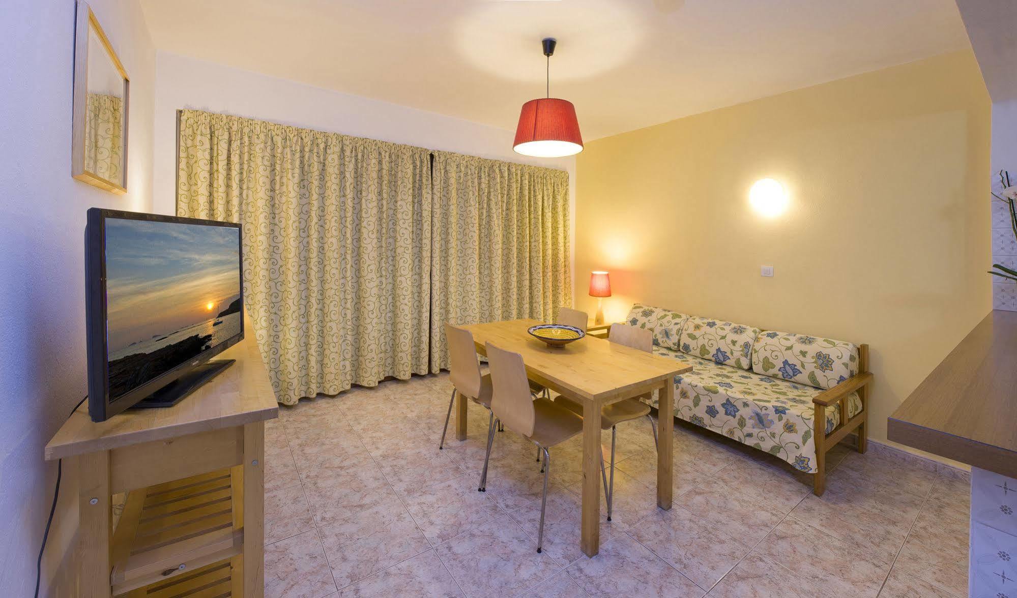 Cana Rita Apartamentos Сан-Антонио-Абад Экстерьер фото